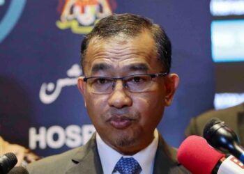 NOOR Azmi Ghazali bercakap pada sidang akhbar selepas Majlis Perasmian Konvensyen Hospital Mesra Ibadah (HMI) Peringkat Kebangsaan Tahun 2022 di Putrajaya. - UTUSAN/FAISOL MUSTAFA