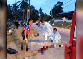 KEMALANGAN maut yang berlaku di hadapan Masjid Senaling, Kuala Pilah pagi tadi.-GAMBAR/IHSAN BOMBA.