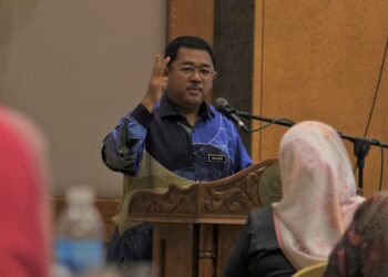 MOHD. Khidir Majid sewaktu berucap pada program Bengkel Media Belanjawan Negeri Sembilan 2022 di Seremban, Negeri Sembilan, hari ini. - UTUSAN/BADRUL HAFIZAN MAT ISA