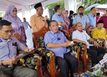 AMINUDDIN Harun dalam sidang akhbar selepas merasmikan Pelancaran LED Billboard Daerah Rembau dan Rentas NS Daerah Rembau dan Tampin di Rembau, Negeri Sembilan, hari ini. - FOTO/NOR AINNA HAMZAH