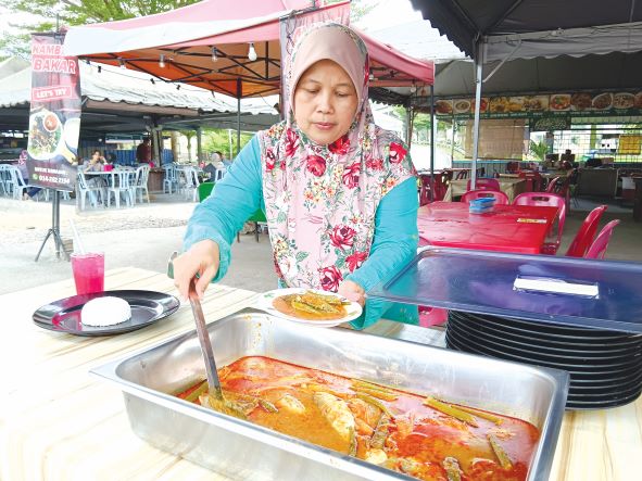 Peniaga nasi campur ikut cara Mydin sediakan Menu Rahmah