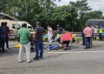KEADAAN nahas empat buah kenderaan termasuk van polis yang berlaku di Kilometer 225, Lebuhraya Utara-Selatan (arah utara) di Rembau petang tadi. - FOTO/NOR AINNA HAMZAH