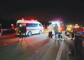 KEADAAN kemalangan di Lebuhraya Seremban-Port Dickson, Negeri Sembilan pada 20 November lalu. - UTUSAN/ZAKKINA WATI AHMAD TARMIZI