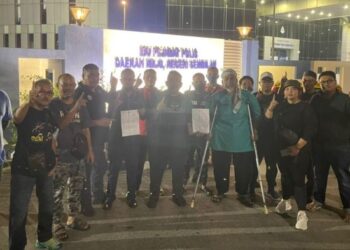 AHLI-AHLI Pekida Daerah Seremban menunjukkan salinan laporan polis dibuat mereka di IPD Nilai, semalam berhubung penganjuran konsert terbuka yang dijadual diadakan di Nilai, Seremban pada 23 dan 24 Julai ini.