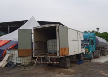 SEBUAH stor haram yang diserbu penguat kuasa KPDNHEP Negeri Sembilan selepas dikesan menyimpan minyak diesel bersubsidi di Kampung Bemban Hilir, Seremban, petang semalam.- FOTO/IHSAN KPDNHEP