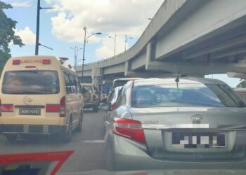 KEADAAN lorong kecemasan dan frontliner di susur keluar Jambatan Sultan Yahya Petra ke bandar Kota Bharu yang sentiasa sesak sejak kebelakangan ini.