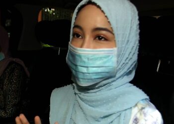 NYNAA Harizal ketika hadir memfailkan permohonan cerai terhadap suaminya, Mohamed Fahmi Ilyas di Mahkamah Rendah Syariah Johor Bahru, Johor. -UTUSAN/BAAZLAN IBRAHIM