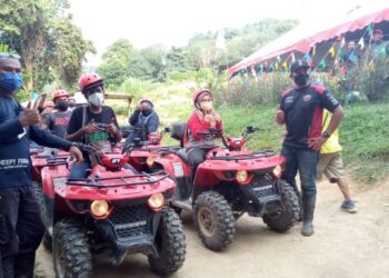 PERNIAGAAN aktiviti sukan lasak ATV yang diusahakan di Pantai Esen, Permatang Damar Laut, Pulau Pinang turut terjejas ketika ini akibat penularan varian Omicron.