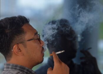 KADAR kematian akibat merokok mencecah jumlah puluhan ribu setiap tahun dan terus meningkat. 
– UTUSAN/FAUZI BAHARUDIN