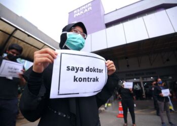 Tawaran bekerja di Singapura dikatakan menarik minat ramai doktor dan jururawat negara ini untuk berhijrah, khususnya mereka yang  berstatus kontrak. – UTUSAN/MOHD. SHAHJEHAN MAAMIN