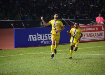 STEFANO Brundo meraikan gol yang dijaringkannya pada minit akhir masa tambahan perlawanan Liga Super 2023, menewaskan Kelantan United 1-0 di Stadium Darul Makmur di Kuantan, Pahang. - FOTO/SHAIKH AHMAD RAZIF