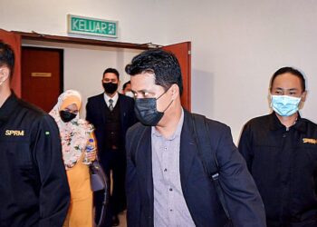 MOHD. Zamadi Mohd. Zain hadir ke Mahkamah Sesyen untuk menghadapi pertuduhan mengemukakan butir matan palsu kepada Pejabat Pertubuhan Peladang Kawasan Klang, di Shah Alam, Selangor, hari ini.