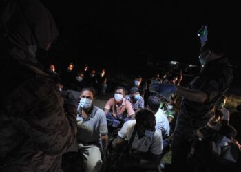 RIBUAN PATI diramal cuba menceroboh masuk Malaysia bagi menampung keperluan selepas banyak sektor ekonomi terutama perladangan, peruncitan dan kerja domestik mengalami kekurangan pekerja.