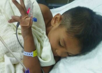 ADAM Khairi Naufal Abdul Wahab yang dipatuk ular tedung senduk masih menerima rawatan di PICU, Hospital Sultanah Bahiyah, Alor Setar, Kedah,  hari ini. 