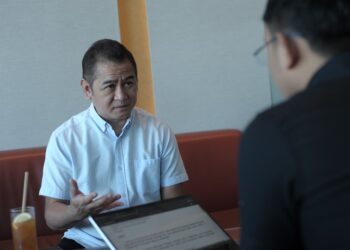 FELIX Joseph Saang ditemubual wartawan Utusan Malaysia, Mohd. Fadhli Mohd. Sulaiman di ibu negara baru-baru ini.