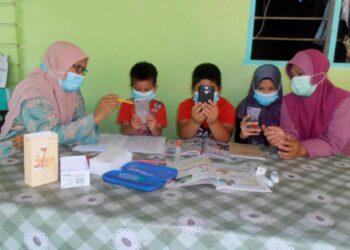 GURU Pendidikan Islam perlu sentiasa meningkatkan keupayaan, kemahirasn dan pengetahuan
tentang penggunaan teknologi terkini bagi menghasilkan kualiti kerja yang menarik dalam PDPC.
– GAMBAR HIASAN/RASUL AZLI SAMAD