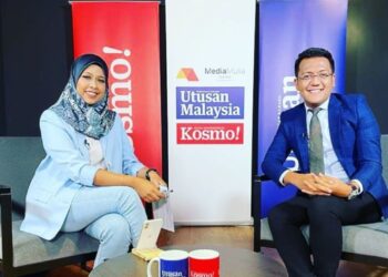 MOHD. Ridhwan Husin (kanan) semasa menjadi tetamu jemputan membincangkan isu rumah tangga di Media Mulia TV (MMTV), Petaling Jaya.