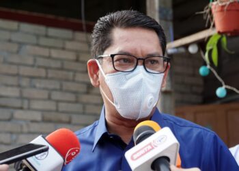 AHMAD FAIZAL AZUMU