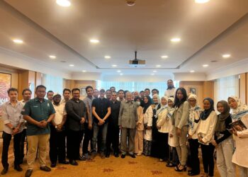 PEJUANG Putrajaya mengadakan pertemuan dengan Tun Dr. Mahathir Mohamad di Yayasan Kepimpinan Perdana, Putrajaya.