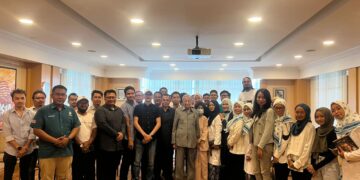 PEJUANG Putrajaya mengadakan pertemuan dengan Tun Dr. Mahathir Mohamad di Yayasan Kepimpinan Perdana, Putrajaya.