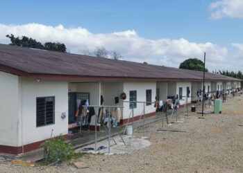 PEKERJA kilang didapati gagal mematuhi SOP ditetapkan termasuk tinggal dalam keadaan bersesak dalam sebuah rumah.