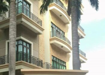 "Buat masa ini saya hanya boleh sahkan memang ada kes individu mati jatuh bangunan di Jalan Kelawai dan mangsa mati ditempat kejadian. Kes masih dalam siasatan,"