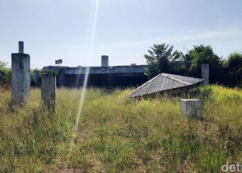 PROJEK pembinaan Masjid Sriwijaya yang terbengkalai kerana terkait dalam dakwaan penyelewengan dana dan rasuah oleh pihak tertentu. – AGENSI