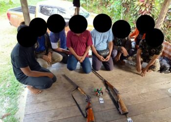 LELAKI yang ditahan kerana memburu secara haram di Hutan Simpan Padang Terap, Kedah semalam.