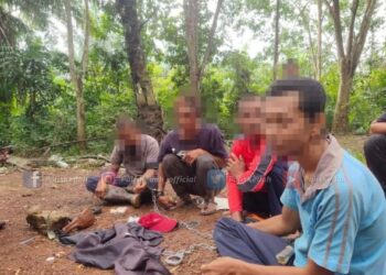 SEBAHAGIAN daripada penagih dadah yang ditahan dalam operasi di Pendang, Kedah, Ahad dan semalam.