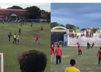 TANGKAP layar yang menunjukkan pengadil diserang semasa mengendalikan perlawanan di Stadium Mini Pasir Mas, Kelantan, Ahad lalu.