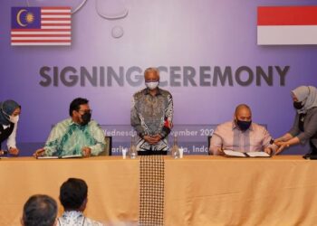 ISMAIL Sabri Yaakob menyaksikan majlis memeterai perjanjian kerjasama antara Penjana Kapital dan AC Ventures dari Indonesia di Jakarta.