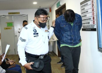 JAZVINJIT Singh dituduh memandu di bawah pengaruh alkohol pada Jumaat lalu ketika pendakwaan di Mahkamah Majistret Ipoh hari ini. - UTUSAN/MUHAMAD NAZREEN SYAH MUSTHAFA