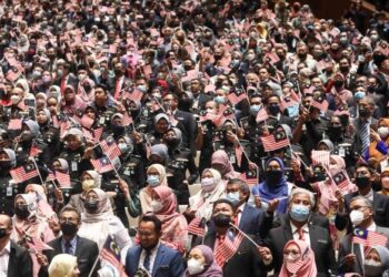 ANWAR Ibrahim akan mengadakan perjumpaan sulung bersama penjawat awam, eso selepas dilantik sebagai Perdana Menteri ke-10 pada 24 November lalu.