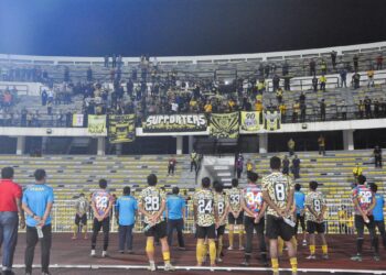 PENYOKONG Perak FC sentiasa bersama pasukan dan turun stadium memberi sokongan.