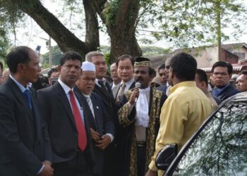 V. Sivakumar mempengerusikan sidang Dewan Undangan Negeri (DUN) Perak di bawah pokok semasa krisis perlembagaan negeri itu pada 3 Mac 2009.