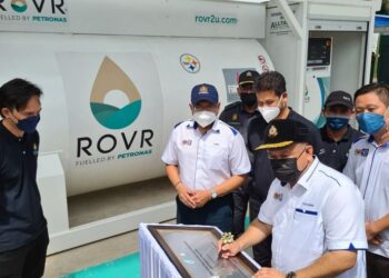 ALEXANDER Nanta Linggi melancarkan PCS ROVR dengan kerjasama Petronas Dagangan Berhad di Beaufort, Sabah.