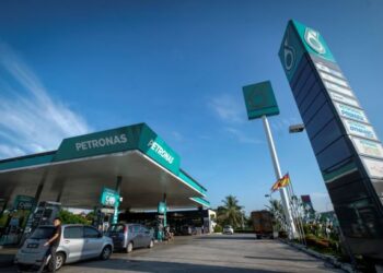Petronas menyatakan, ia secara konsisten mengekalkan dasar kewangan konservatif, disiplin modal yang ketat dan memberi keutamaan  kepada pengoptimuman kos.  –GAMBAR HIASAN