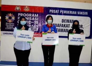 ANTARA petugas barisan hadapan yang sudah lengkap disuntik dua dos vaksin Covid-19 di Johor Bahru, Johor.