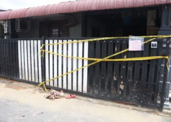 KEADAAN rumah Muhammad Aqil Afif Mohd. Asri yang terlibat kebakaran dan mengorbankan bapanya di Kampung Padang Perdana, Jalan Sungai Lembing, Kuantan, Pahang. - MINGGUAN/DIANA SURYA ABD WAHAB