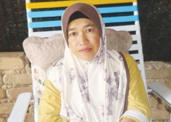 NONARIZAM Mohamed Nawawi kini hilang punca pendapatan setelah disahkan menghidap kanser paru-paru tahap empat di Kampung Paya Ladang, Chenor di Maran, Pahang. – FOTO/SALEHUDIN MAT RASAD