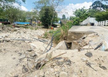ANTARA kesan kemusnahan berpunca kejadian banjir yang melanda Kampung Janda Baik di Bentong, Pahang Mei lalu.
