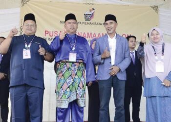 EMPAT daripada lima calon (dari kiri), Sulaiman Bakar, Johari Hussain, Osman A. Bakar dan Nor Idayu Hashim yang bertanding pada PRU15 DUN Tioman, 7 Disember ini.