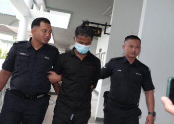 TERTUDUH yang juga warga Bangladesh dipenjara tiga bulan oleh Mahkamah Majistret, Ayer Keroh, Melaka selepas mengaku bersalah mencuri sehelai seluar dalam wanita. - UTUSAN/SYAFEEQ AHMAD
