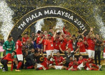 KL City menjulang Piala Malaysia edisi ke-100 dan melakar sejarah baharu apabila kembali ke
pentas final selepas 32 tahun.