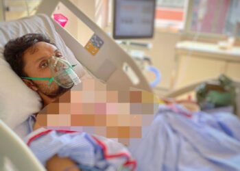 BEKAS pesakit Covid-19 tahap lima, Zambri Mohd. Isa ketika dimasukkan ke ICU Hospital Selayang, Kuala Lumpur pada Julai lalu.