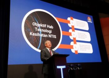 DR. ADHAM pada sesi pelancaran Hab Teknologi Kesihatan NTIS dan Kluster Penjagaan Kesihatan Bersepadu MRANTI di Bukit Jalil, baru-baru ini.