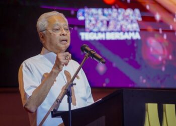 ISMAIL Sabri Yaakob berucap merasmikan Mesyuarat Agung Tahunan ke-7 Yakeb di Kuala Lumpur. - UTUSAN/FARIZ RUSADIO 