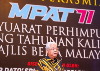 ISMAIL Sabri Yaakob berucap ketika merasmikan Mesyuarat Perhimpunan Agung Tahunan (MPAT) Kali Ke-71 MBM malam ini.