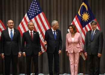 ISMAIL Sabri Yaakob menerima kunjungan hormat Nancy Pelosi. - IHSAN PEJABAT PERDANA MENTERI