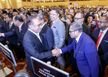 ANWAR Ibrahim ketika Perjumpaan YAB Perdana Menteri bersama warga JPM)bagi bulan Februari 2023 di Putrajaya. - UTUSAN/FAISOL MUSTAFA